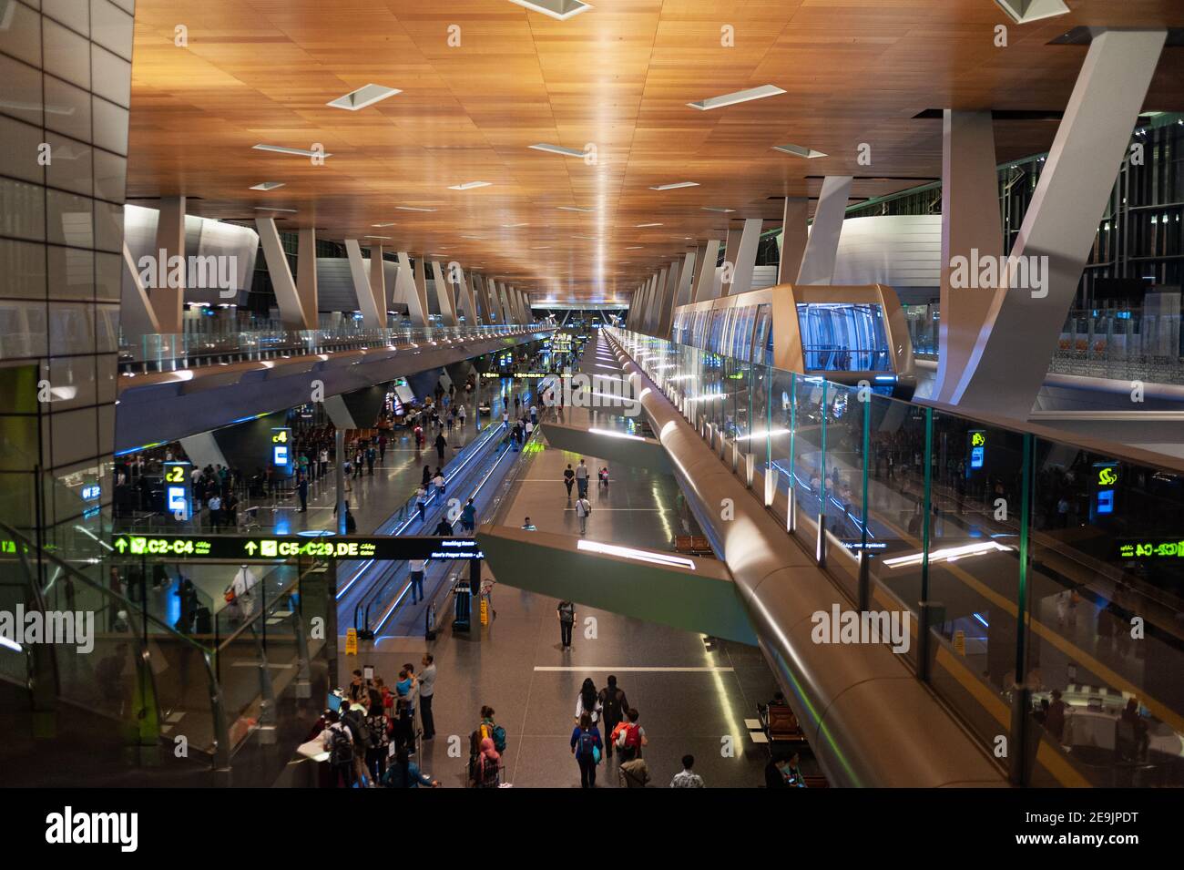 27.06.2019, Doha, Qatar, Asie - vue intérieure du nouvel aéroport international de Hamad avec navette. Banque D'Images