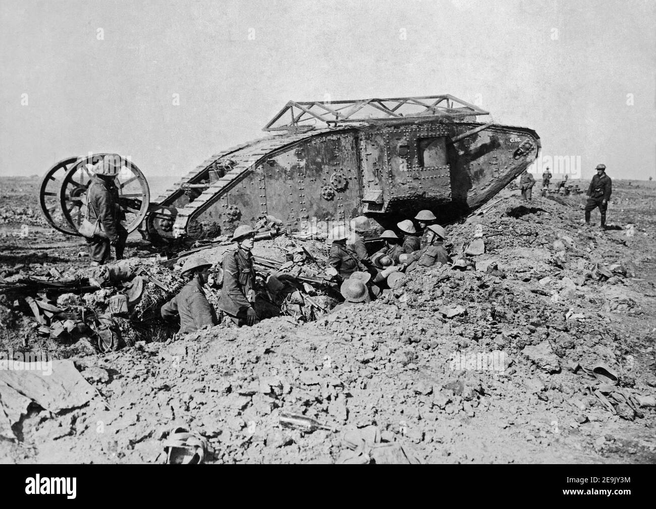 Le char britannique Mark I, lors de la bataille de la somme, 25 septembre 1916, près de Thiepval, photographe Ernest Brooks (1878-1957), Collection privée Banque D'Images