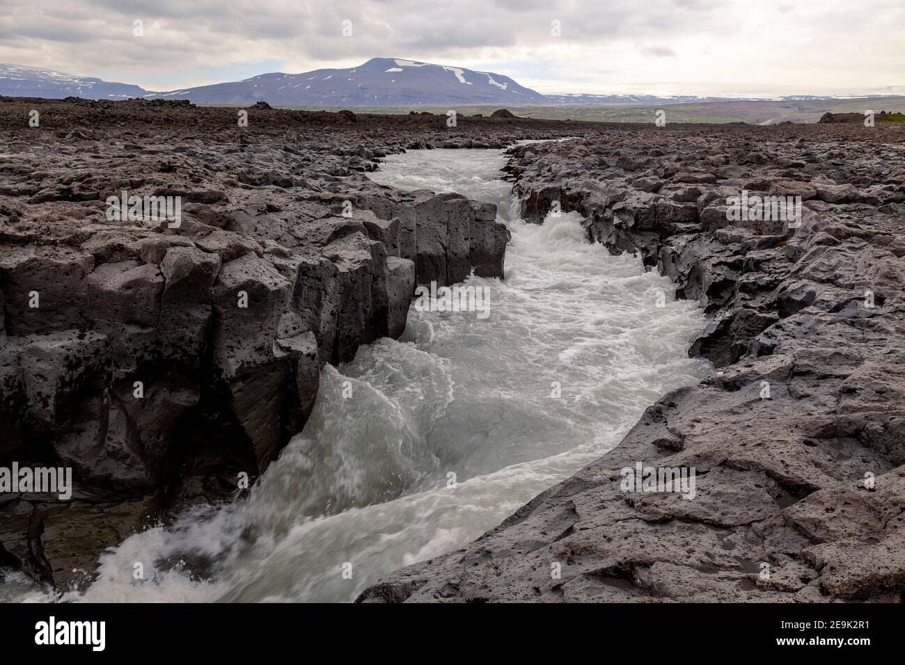 Hvítá rivière i paysage de lave, district de Borgarfjörður, ouest de l'Islande. Banque D'Images