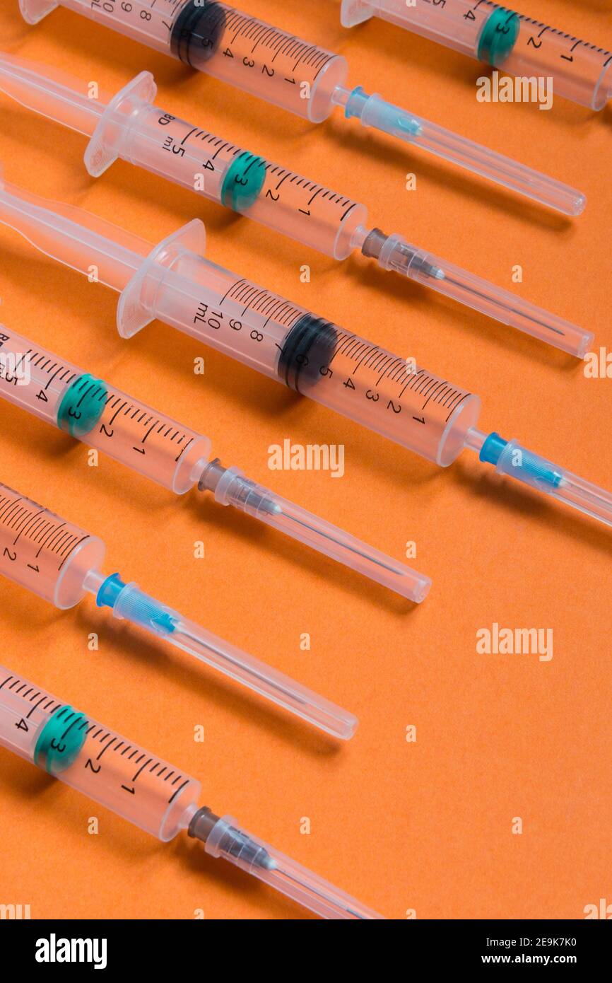 Campobasso,région de Molise,Italie:UN ensemble de seringues jetables photographiées en studio. Banque D'Images