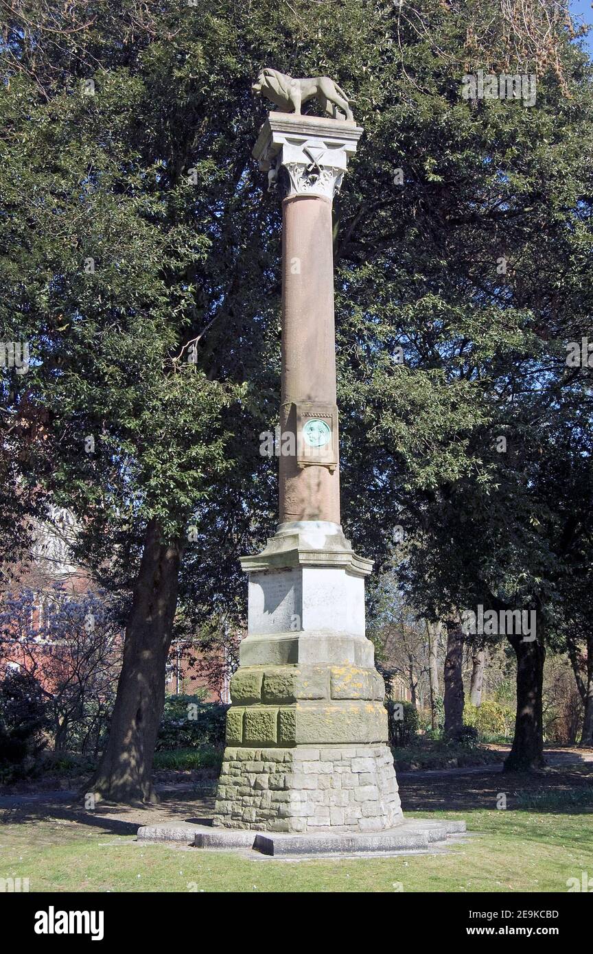 Monument public de l'amiral Charles Napier (1786 - 1860) érigé peu après sa mort dans le centre de Portsmouth, Hampshire. Il était également député Banque D'Images