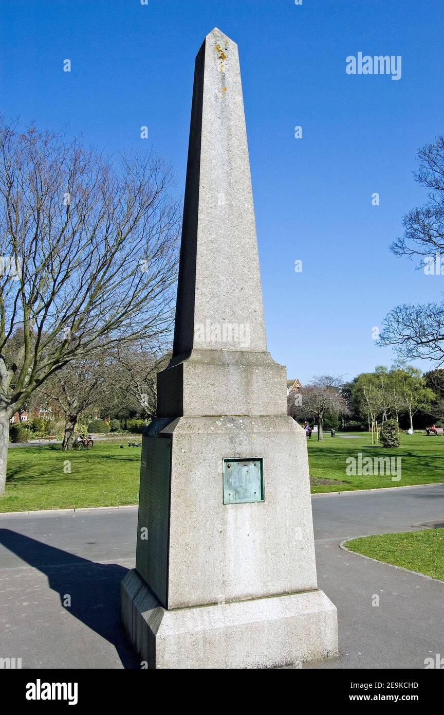 Mémorial de l'équipage du HMS Victoria tué lorsque le navire à tourelle de la Marine royale a coulé au large de la Syrie en 1893, y compris l'amiral Tryon. Monument sur le public Banque D'Images