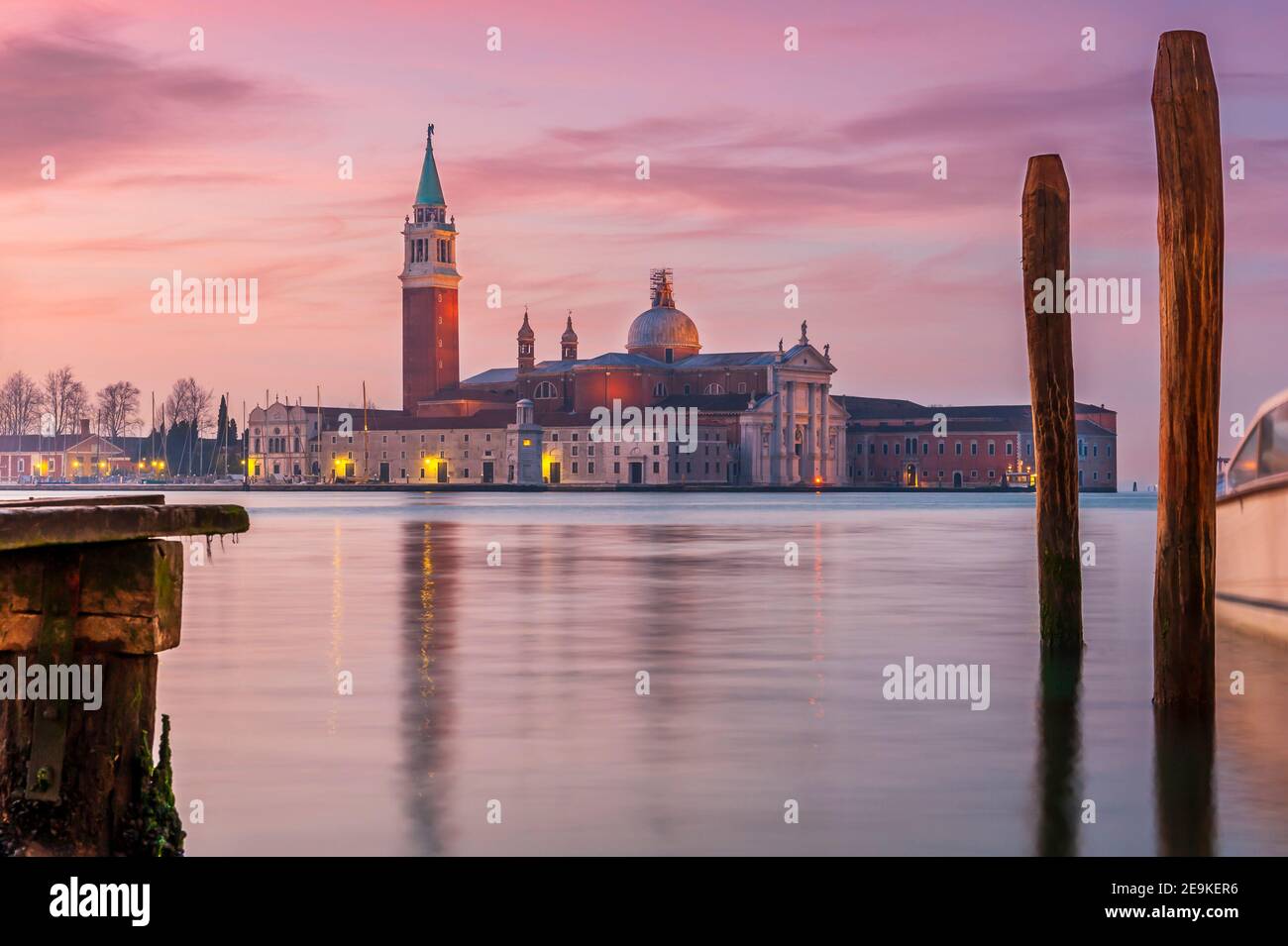 Île de San Giorgio Maggiore en arrière-plan dans la lagune de Venise en Vénétie, Italie Banque D'Images