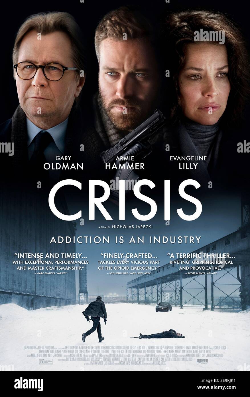 Crise (2021) dirigée par Nicholas Jarecki et avec Gary Oldman, Armie Hammer et Evangeline Lilly. Trois histoires entrelacés sur la crise des opiacés aux États-Unis. Banque D'Images