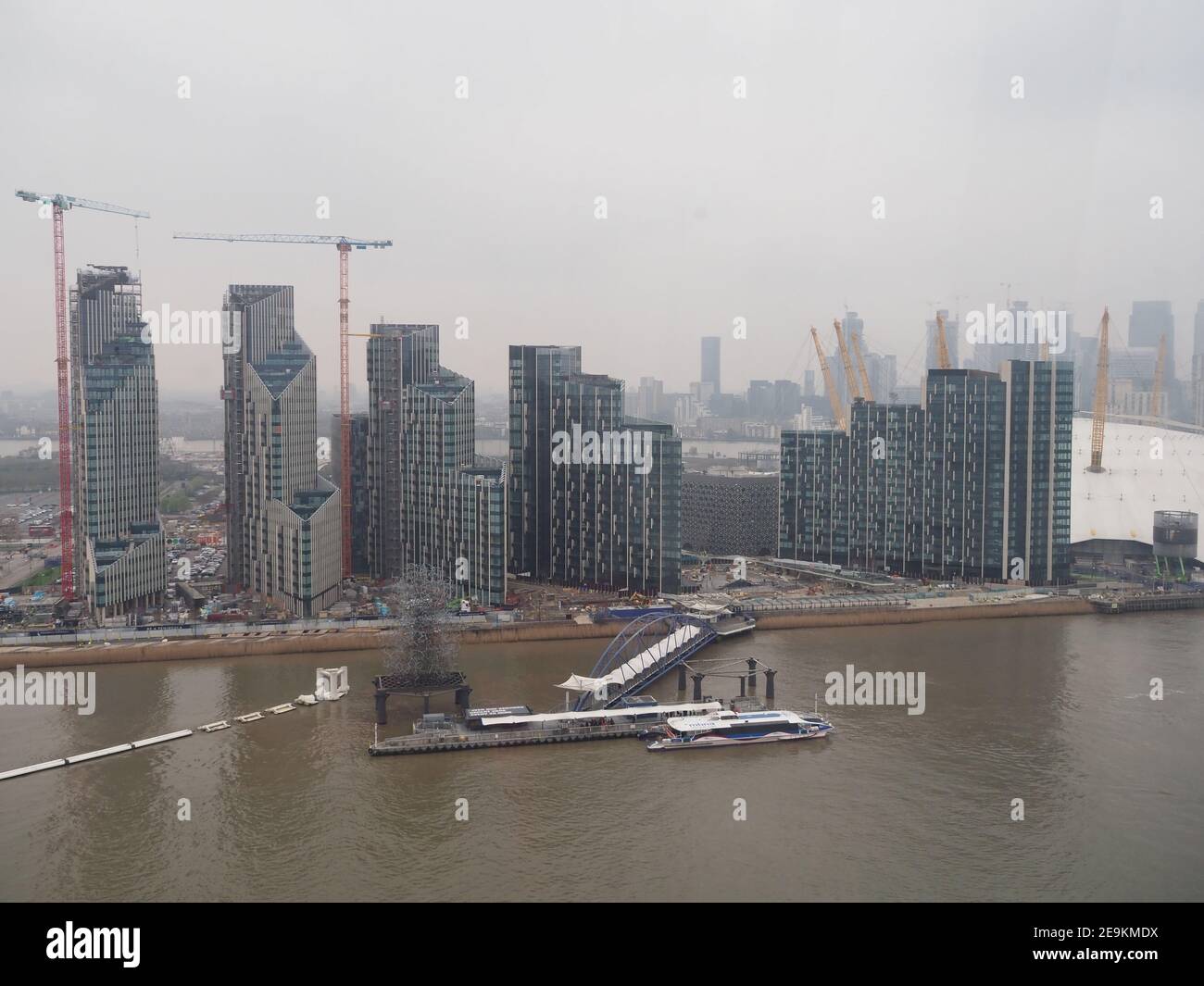 vue aérienne des bâtiments modernes en construction à proximité L'arène O2 dans l'est de Londres Banque D'Images
