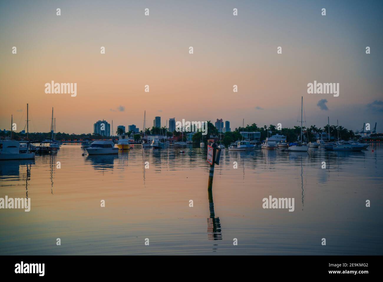 Beau lever de soleil dans le port de plaisance en Floride Banque D'Images