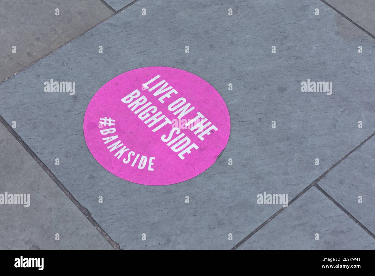 vivez sur le côté vif, pavé de cavier, londres Banque D'Images