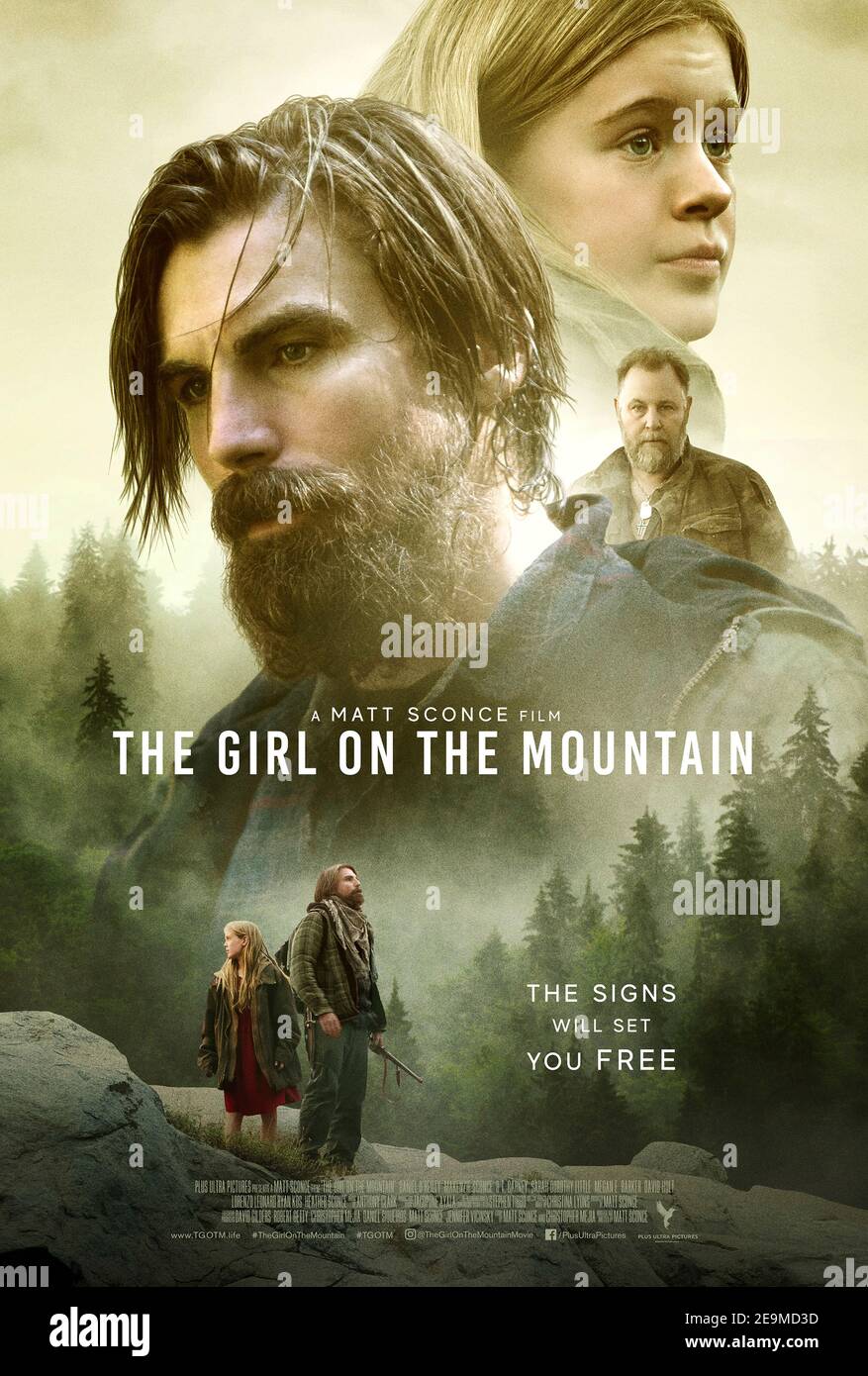The Girl on the Mountain (2019) réalisé par Matt Sconce et mettant en vedette Daniel O'Reilly, Megan Elizabeth Barker et Ryan Kos. Un rancœur reclus protège une petite fille muette qu'il trouve errer seule dans la forêt. Banque D'Images