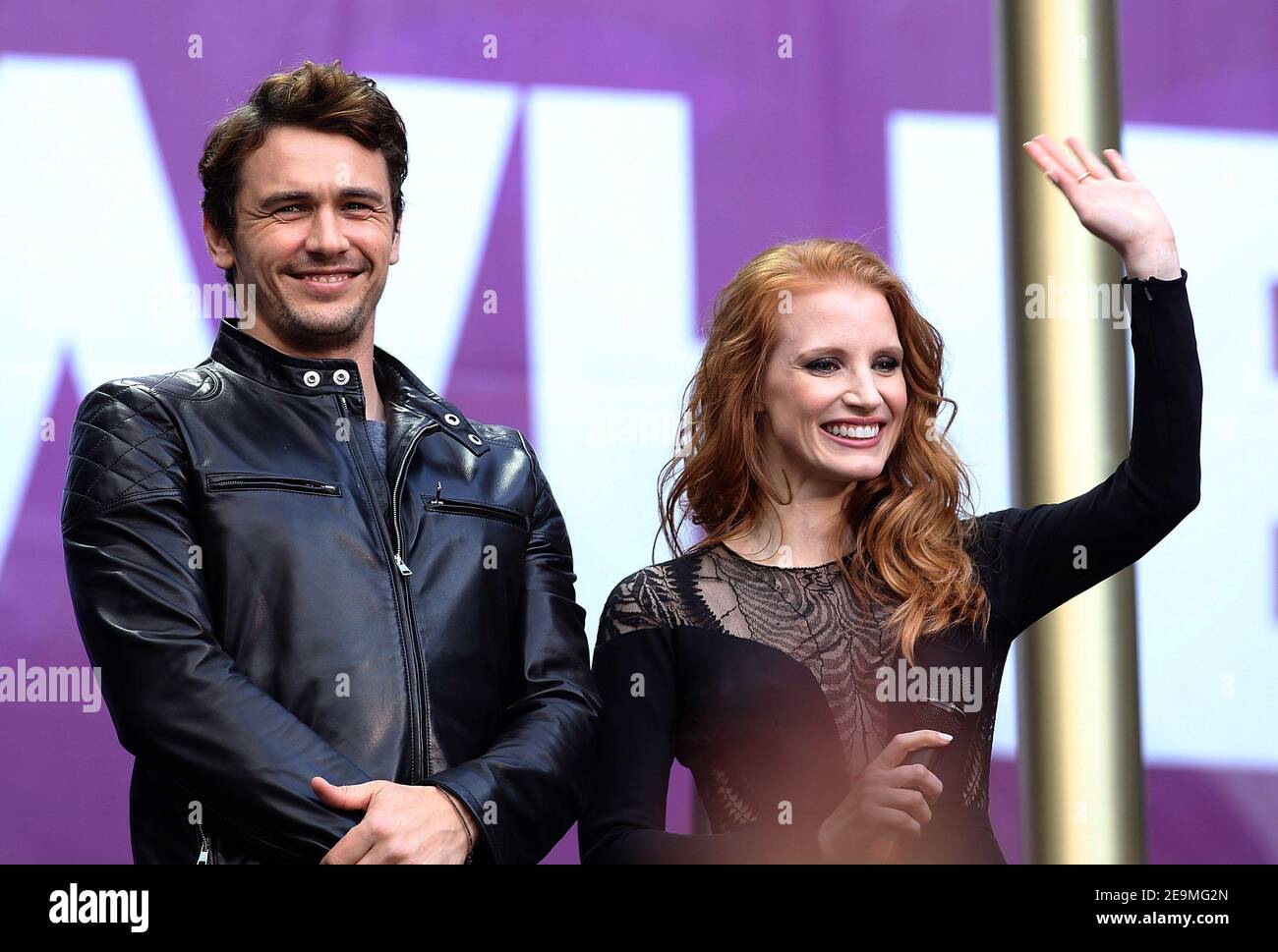 Twickenham, Royaume-Uni. 1st juin 2013. Jessica Chastain et James Franco sur scène pendant le concert Sound of change au Chime for change au stade Twickenham à Twickenham. Crédit: S.A.M./Alamy CRÉDIT: S.A.M./Alamy Banque D'Images