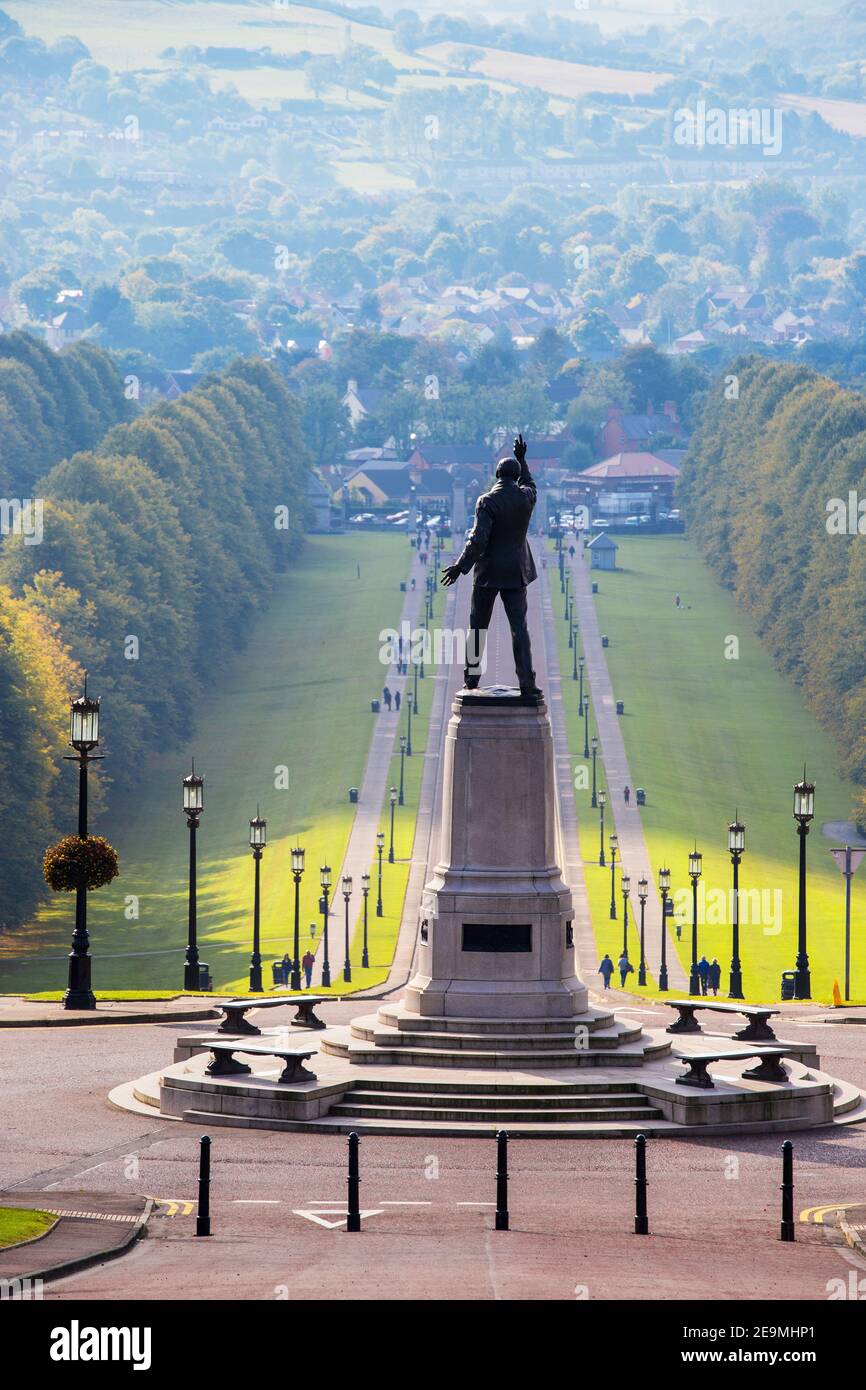 Royaume-Uni, Irlande du Nord, Belfast, Statue à l'extérieur des édifices du Parlement de Stormont Banque D'Images