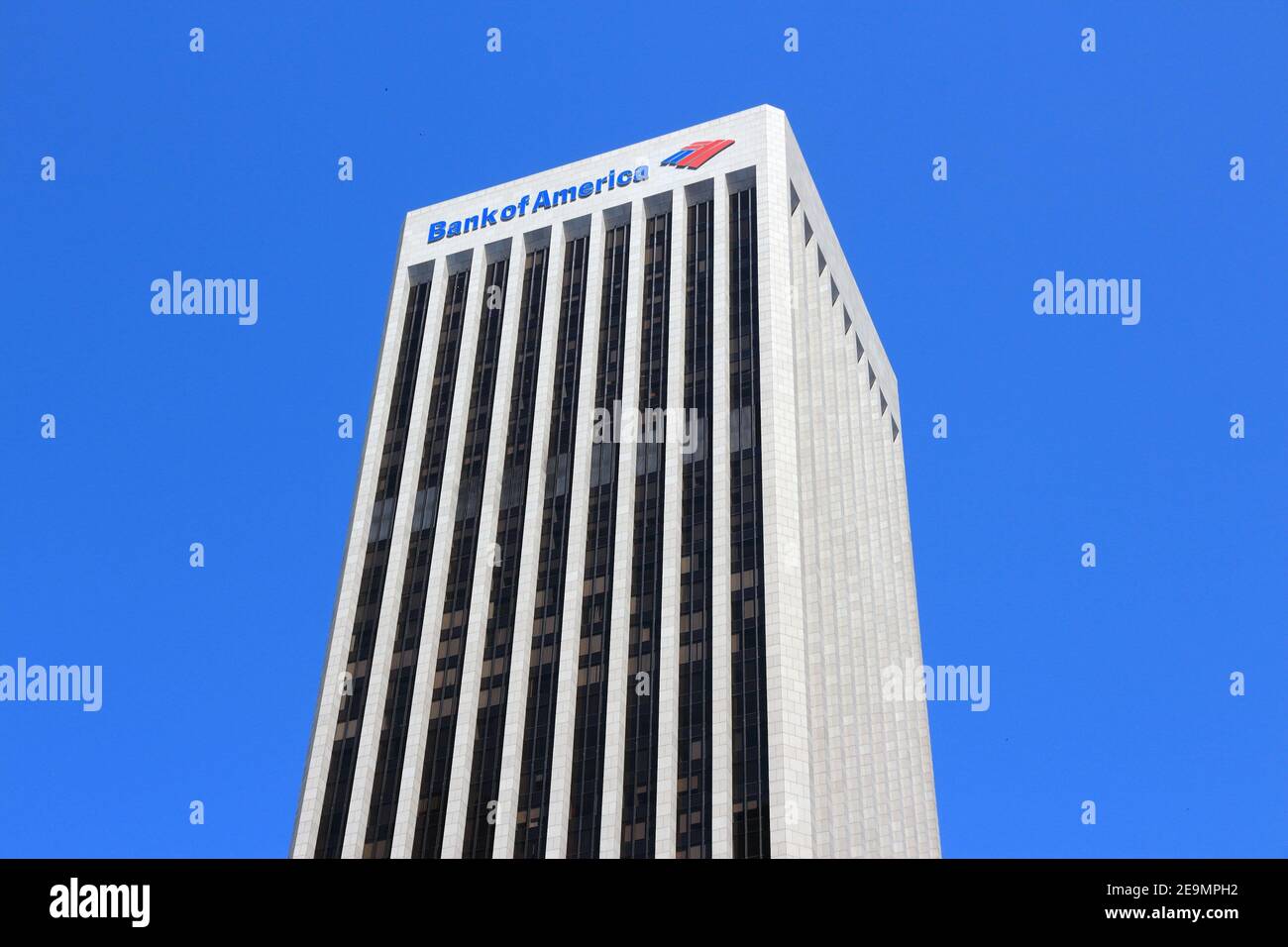 LOS ANGELES, USA - 5 avril 2014 : Bank of America Plaza gratte-ciel de Los Angeles. Le bâtiment est de 735 ft (224 m) de hauteur et est le 6ème plus grand bâtiment Banque D'Images