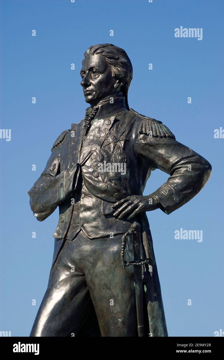 Statue de Lord Nelson (1758 – 1805) Portsmouth, Hampshire. Monument situé à proximité de l'endroit où le héros naval a vécu. Sculpté par Brook Hitch (1897–1 Banque D'Images