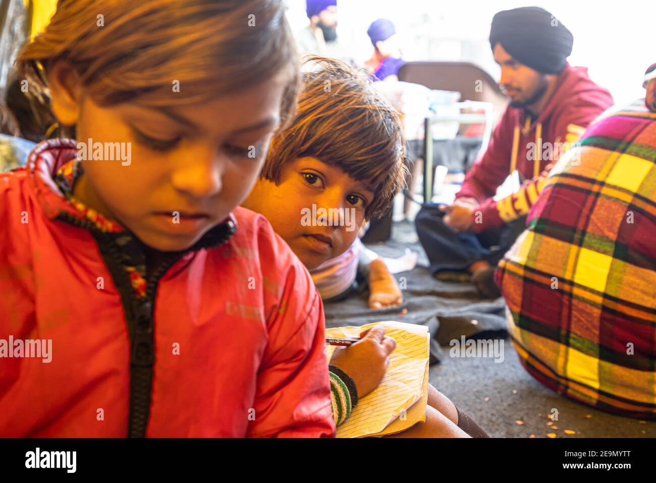 portrait d'une fille à l'école kisan.farmers protestent contre la nouvelle loi agricole par le gouvernement indien. Banque D'Images