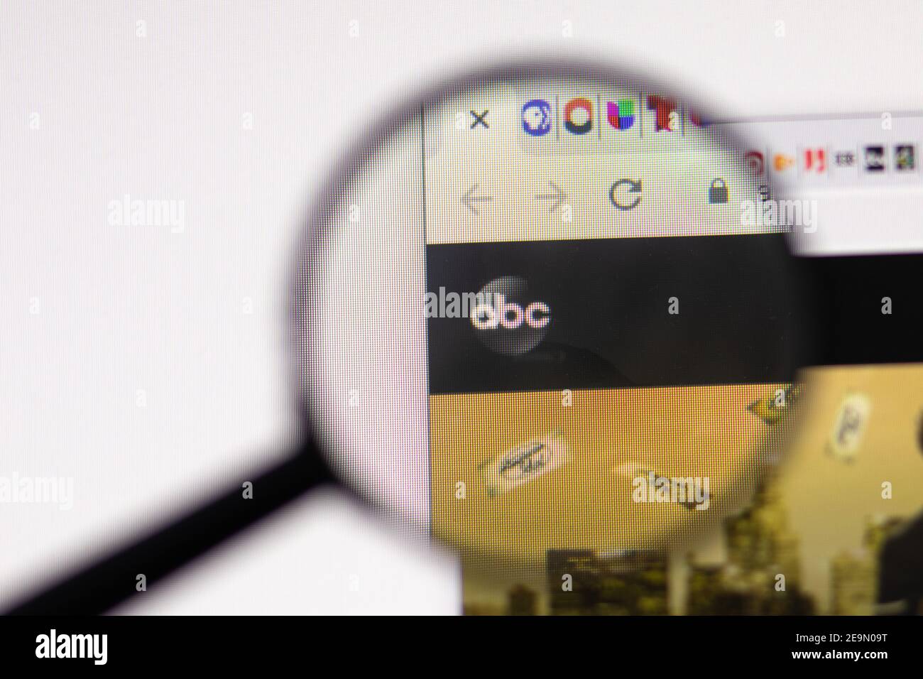 Los Angeles, Etats-Unis - 1 février 2021 : page du site Web de ABC American Broadcasting Company. ABC.com logo sur l'écran, illustration Editorial Banque D'Images
