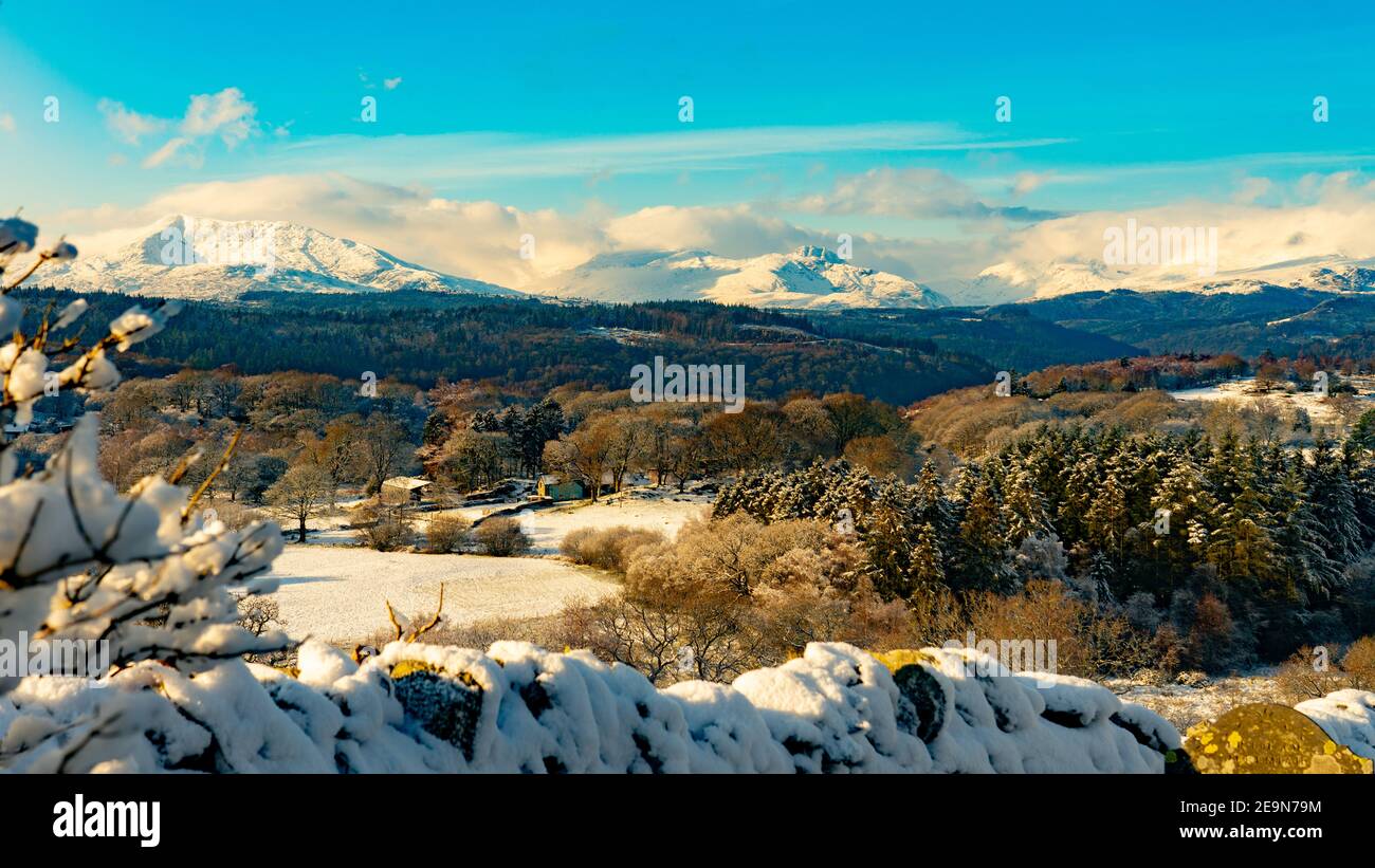 Vue sur la vallée de Conwy depuis Capel Garmon, près de Llanrwst, au nord du pays de Galles, janvier 2021. Banque D'Images