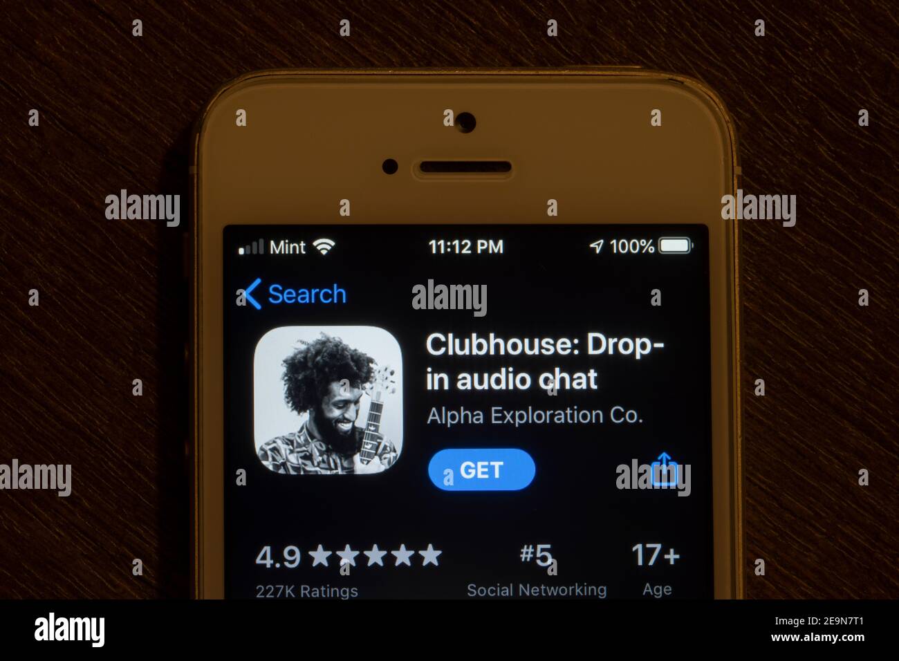 L'application Clubhouse est visible sur un iPhone le 4 février 2021. Clubhouse est une application de réseautage social de chat audio sur invitation lancée par Alpha exploration Co Banque D'Images