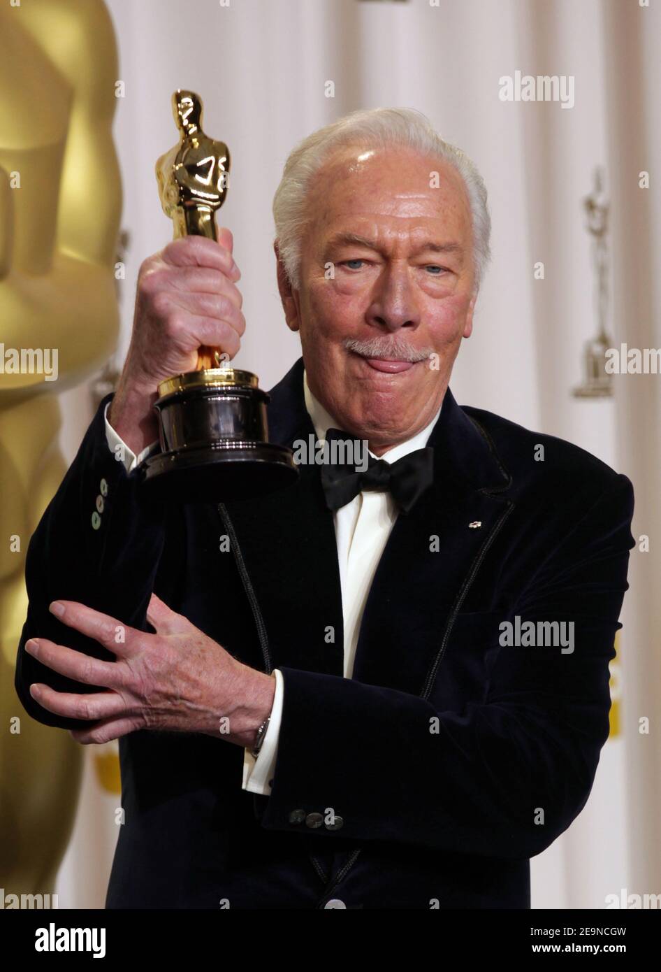 26 février 2012 - Hollywood, Californie, États-Unis - l'acteur CHRISTOPHER PLUMMER a reçu le prix « acteur dans un rôle de soutien » dans la salle de presse Oscar des 84e Academy Awards, les Oscars, au Kodak Theatre..(Credit image: © Lisa O'Connor/ZUMAPRESS.com) Banque D'Images
