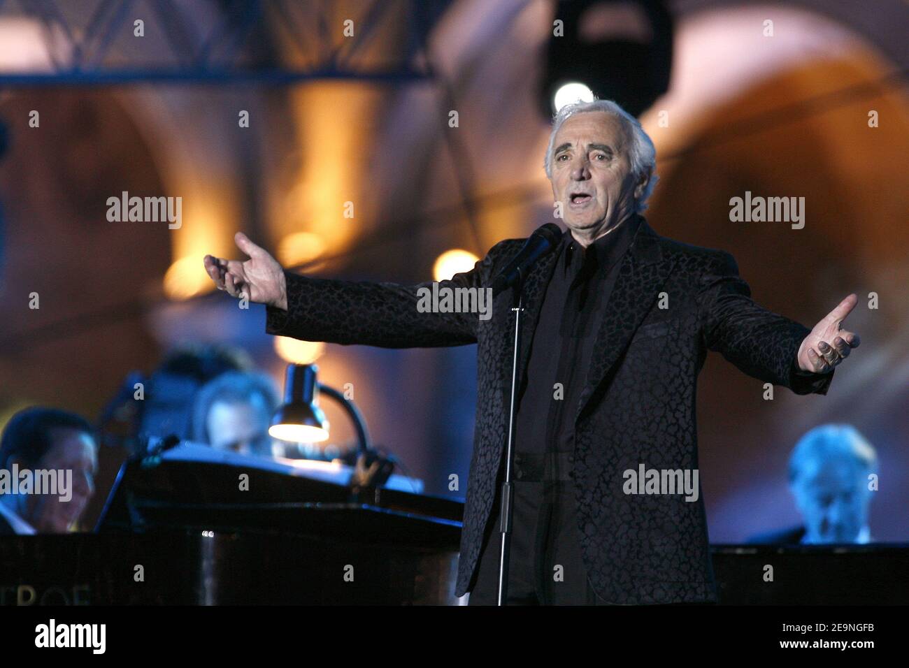 Le chanteur Charles Aznavour donne un concert à Erevan, Arménie, le 30 septembre 2006. Photo de Thierry Orban/ABACAPRESS.COM Banque D'Images