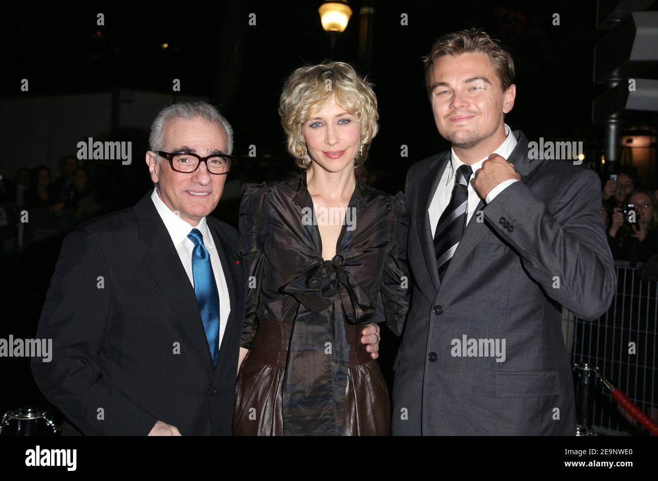 Le réalisateur Martin Scorsese arrive avec les acteurs Vera Farmiga et Leonardo DiCaprio à la première de "The Departed" (les Infiltres en français) qui s'est tenue au Grand Rex Theatre de Paris, France, le 10 octobre 2006. Photo de Gaetan Mabire/ABACAPRESS.COM Banque D'Images