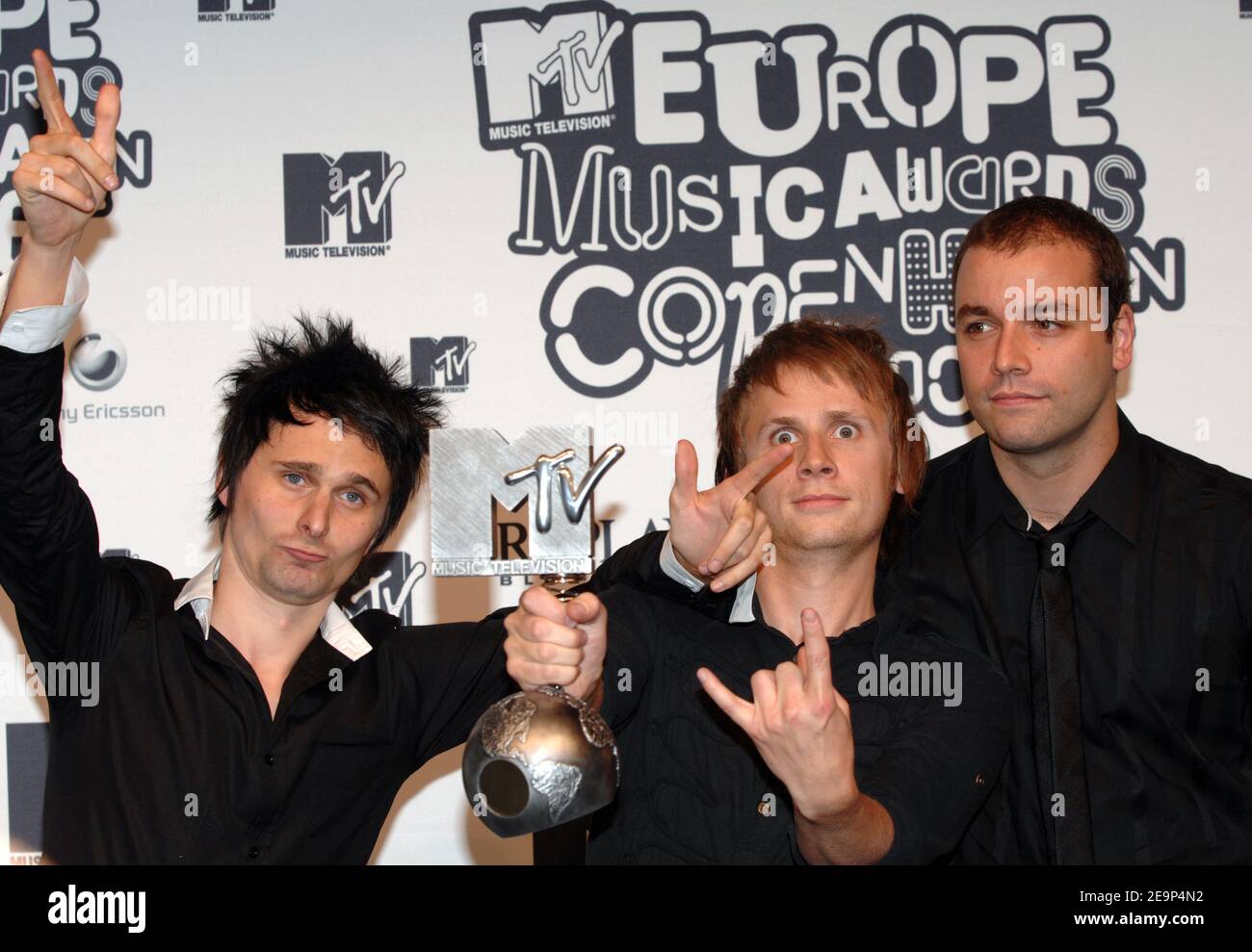 Muse pose pour des photos dans la salle de presse des MTV Europe Awards 2006, qui ont eu lieu au Bella Center de Copenhague, Danemark, le 2 novembre 2006. Photo de Nicolas Khayat/ABACAPRESS.COM Banque D'Images