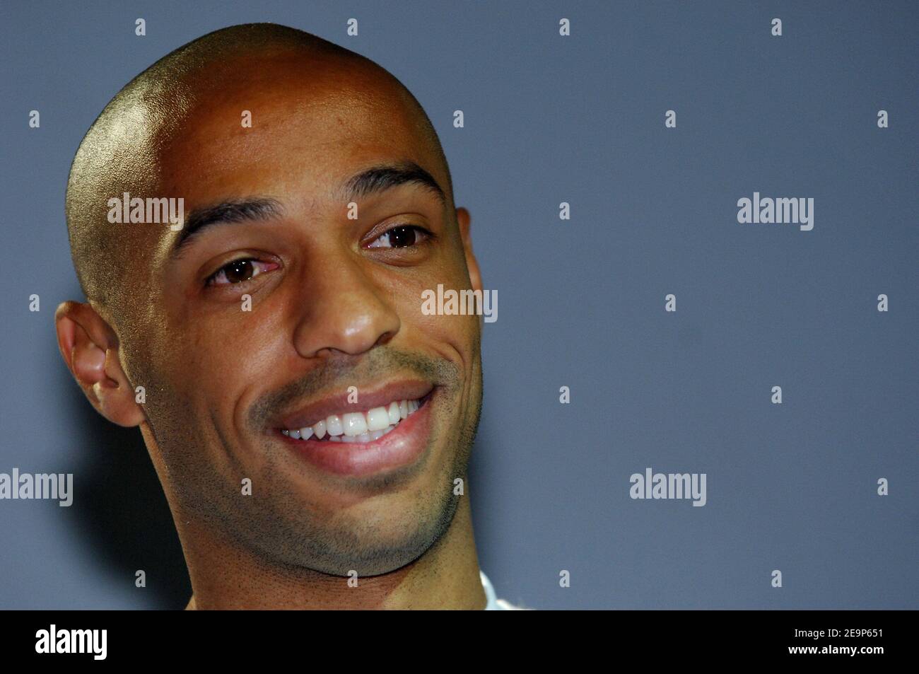Le footballeur d'Arsenal et l'équipe française Thierry Henry tient une conférence de presse pour son nouveau sponsor Reebok à Paris, France, le 7 novembre 2006. Photo de Nicolas Gouhier/Cameleon/ABACAPRESS.COM Banque D'Images
