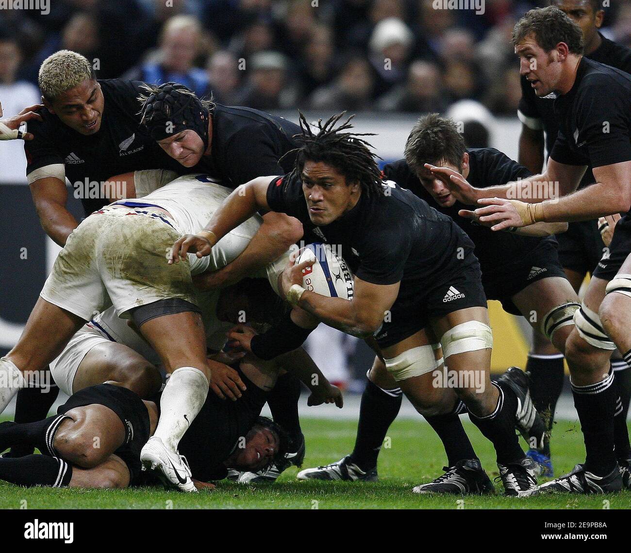 All Blacks Rodney so'oialo en action pendant le match de rugby à XV, France contre Nouvelle-Zélande au Stade de France, à Saint Denis, près de Paris, France, le 18 novembre 2006. La Nouvelle-Zélande a gagné 23-11. Photo de Christian Liewig/ABACAPRESS.COM Banque D'Images