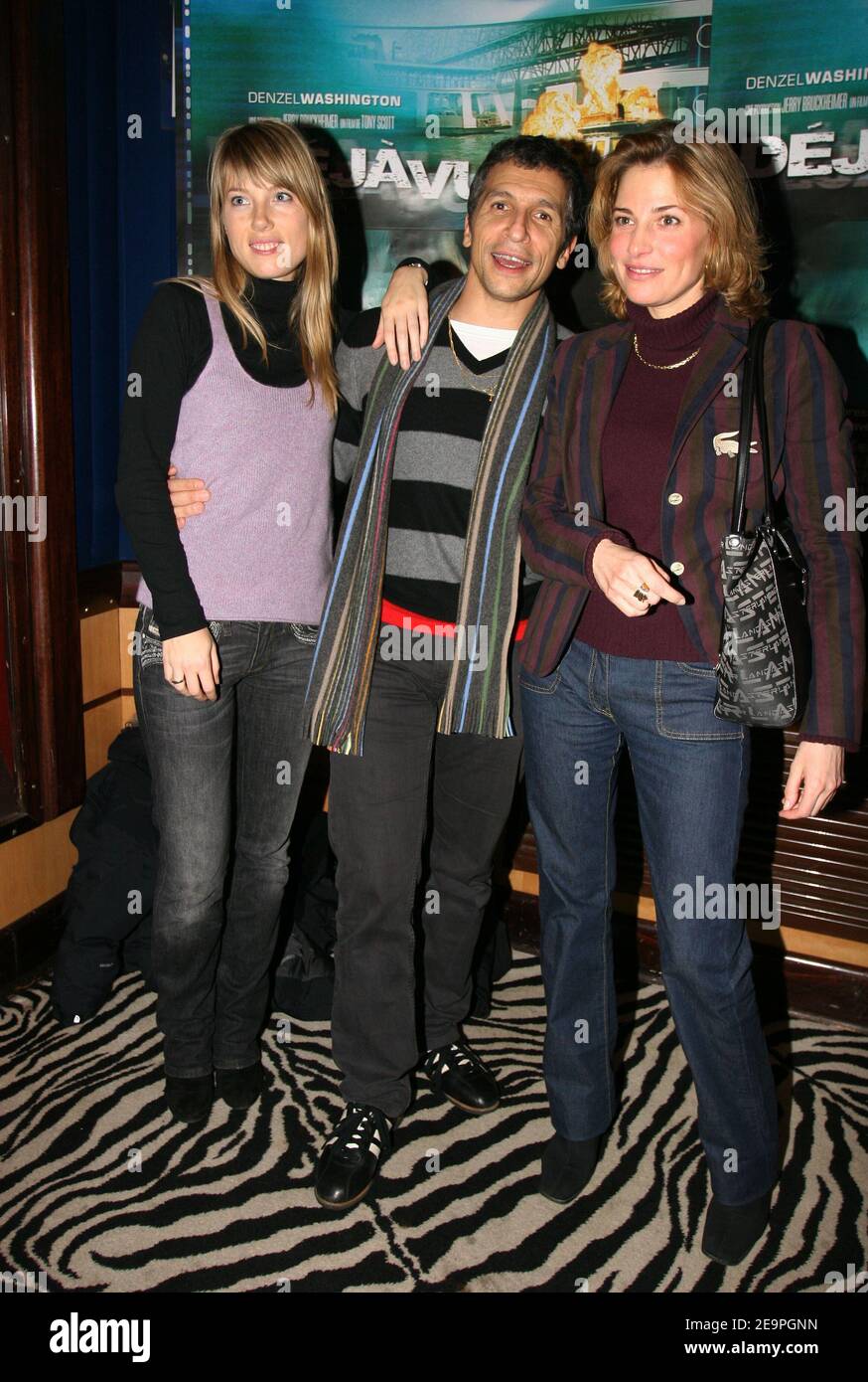 Nagui avec sa copine Melanie page et l'actrice française Christine Lemler assistent à la première 'deja vu' qui s'est tenue au restaurant Planete Hollywood, à Paris, en France, le 04 décembre 2006. Photo de Benoit Pinguet/ABACAPRESS.COM Banque D'Images