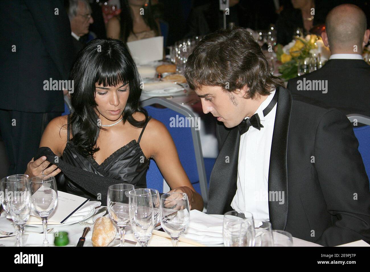 Fernando Alonso, champion du monde de Formule 1 en Espagne, et sa petite amie Raquel Rosario, lors du Gala 2006 de la FIA à Monaco le 8 décembre 2006. Photo de Frédéric Nebinger/ABACAPRESS.COM Banque D'Images