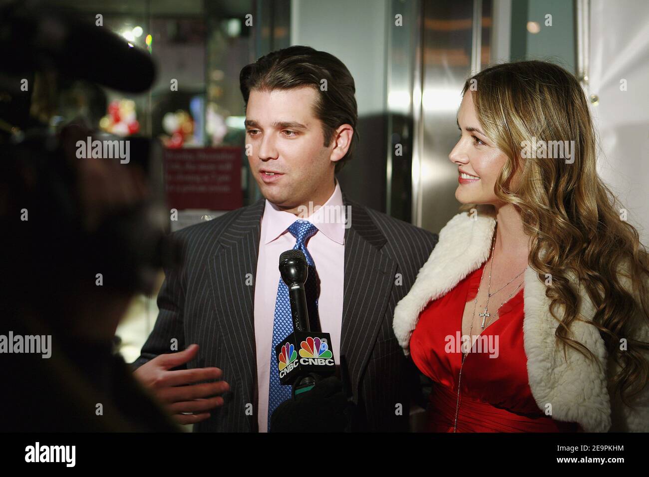 Vanessa Trump et Donald Trump Jr arrivent pour leur anniversaire et pour soutenir l'opération Smile, qui s'est tenue au magasin FAO Schwartz à New York, NY, USA, le 11 décembre 2006. Photo de Gerald Holubowicz/ABACAPRESS.COM Banque D'Images