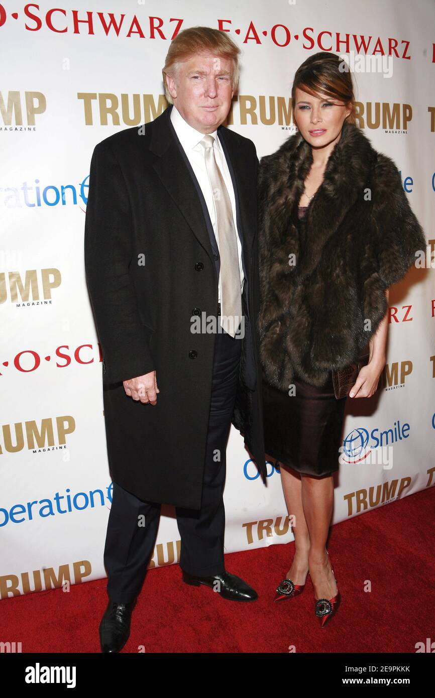 Donald et Melania Trump arrivent pour la célébration de l'anniversaire de Vanessa & Donanld Trump Jr. Pour soutenir l'opération Smile, qui s'est tenue dans le magasin FAO Schwartz à New York City, NY, États-Unis, le 11 décembre 2006. Photo de Gerald Holubowicz/ABACAPRESS.COM Banque D'Images