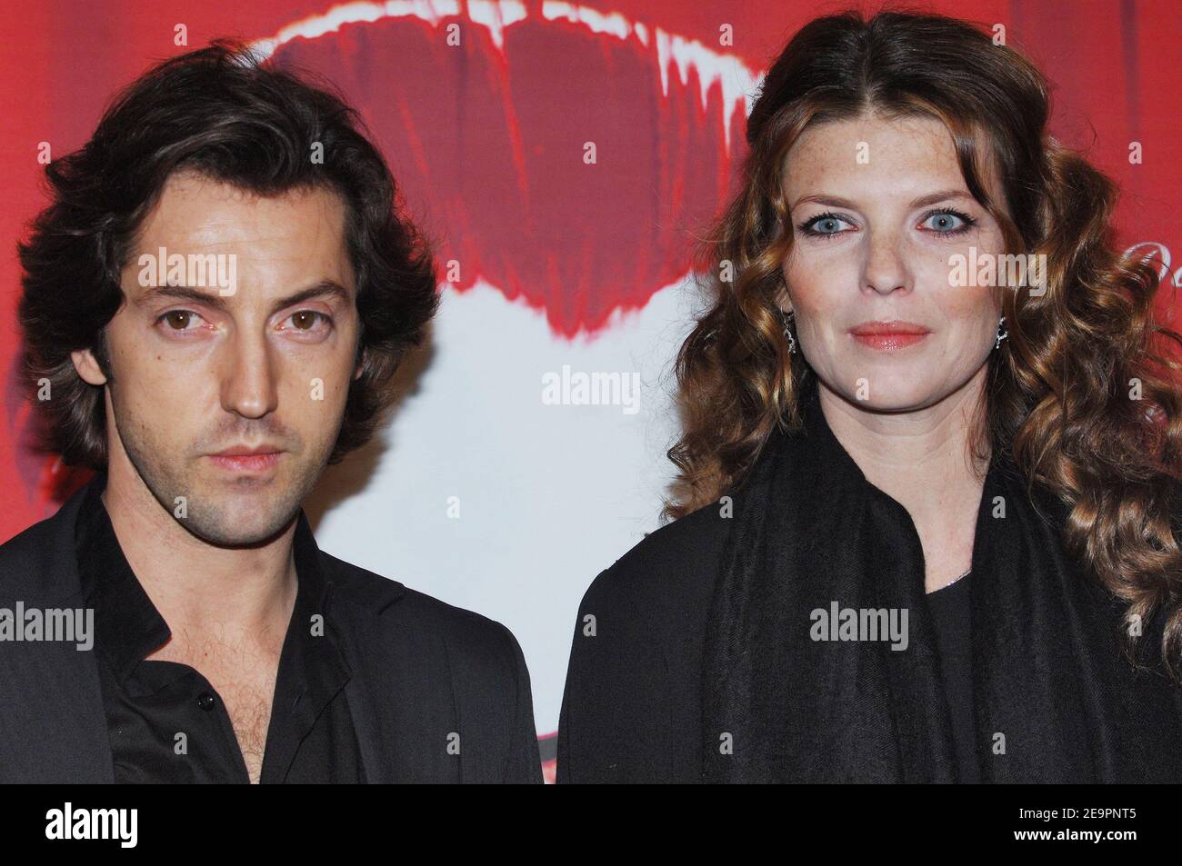 L'acteur français Frederic Diffenthal et son épouse Gwendoline Hamon assistent à la cérémonie des Prix Raimu, qui s'est tenue au Théâtre Pierre Cardin, à Paris, en France, le 18 décembre 2006. Les "Raimu Awards" rendent hommage aux meilleurs acteurs, réalisateurs et producteurs français de l'année. Photo de Christophe Guibbbaud/ABACAPRESS.COM Banque D'Images