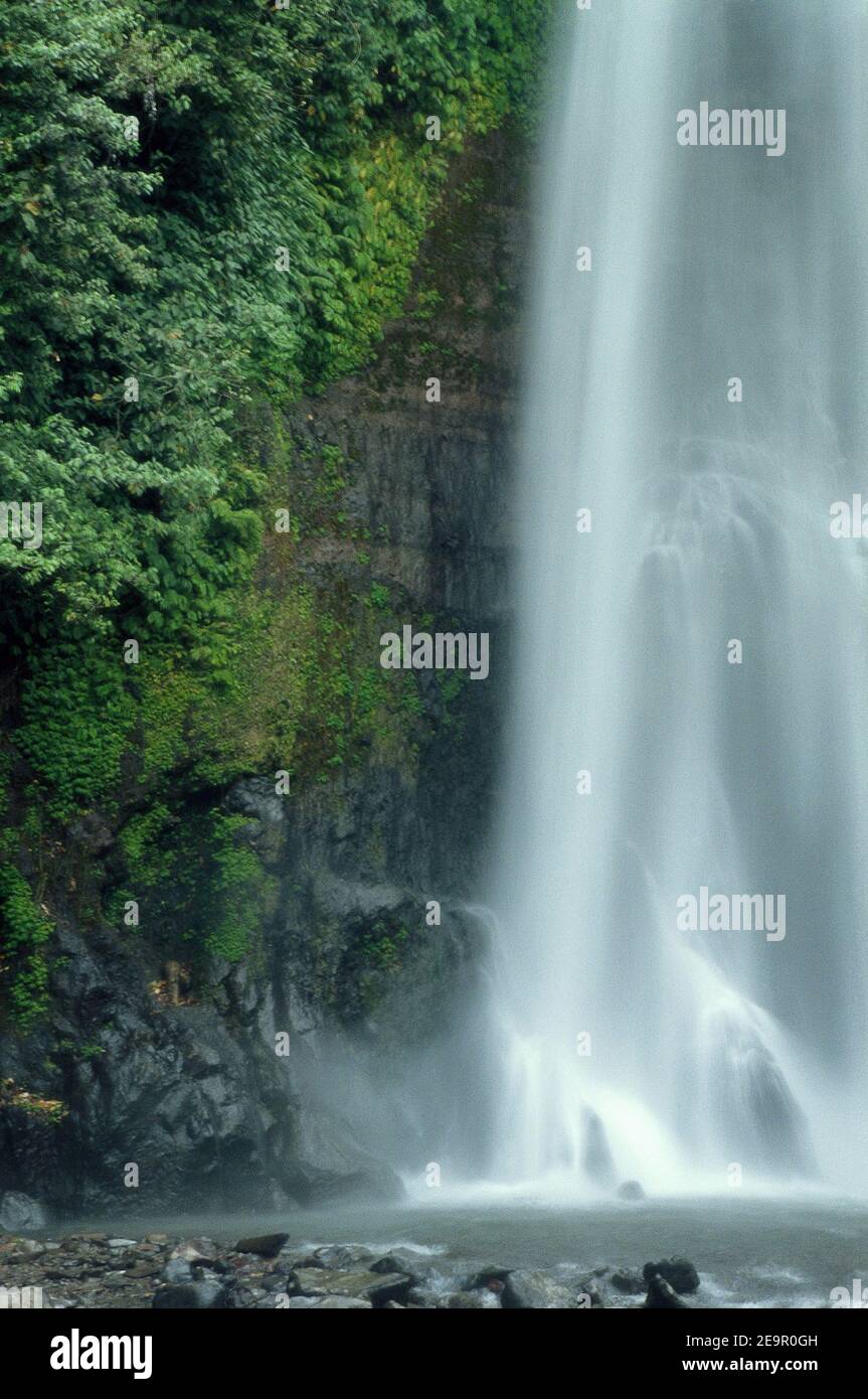 Git Git Waterfalls - Bali - Indonésie 1990 (Photo sur film photographique) Banque D'Images