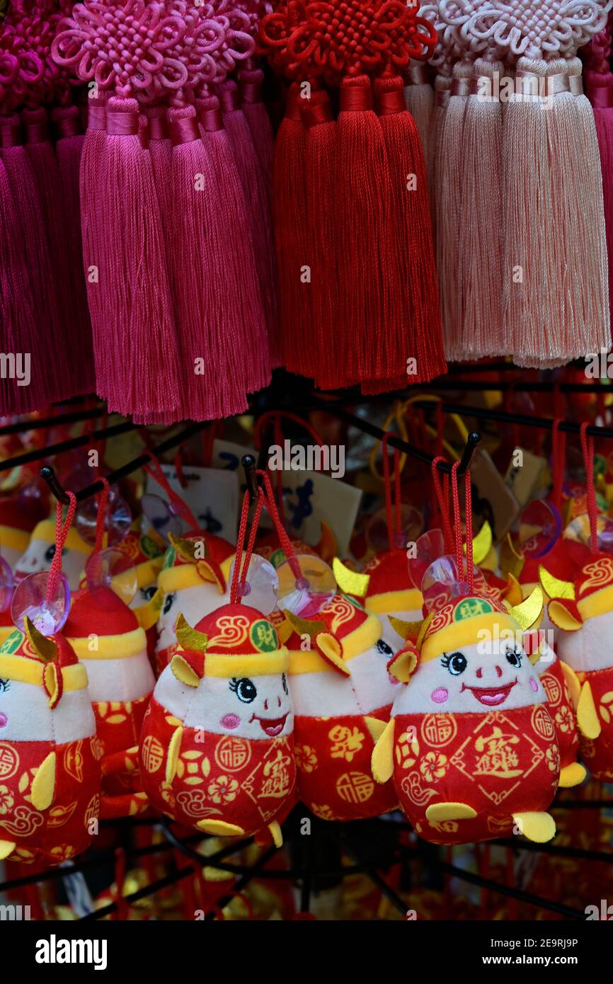 Décorations du nouvel an chinois de vaches souriantes à ouvrir L'année de l'Ox en 2021 Banque D'Images
