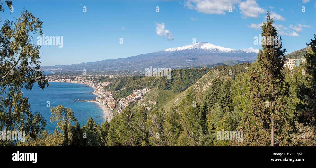 Taormine et Mt. L'Etna dans le bacground - Sicile. Banque D'Images