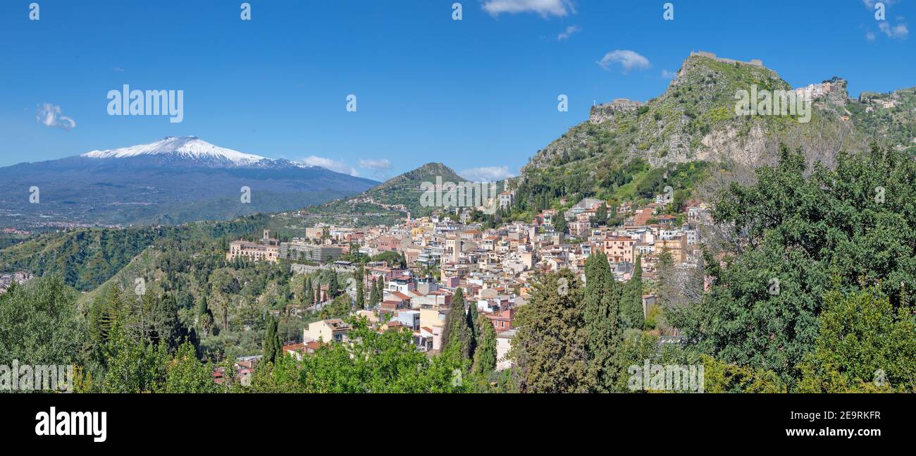 Taormine et Mt. L'Etna dans le bacground - Sicile. Banque D'Images