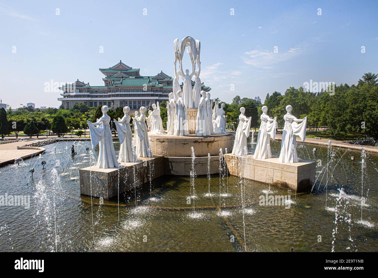 Fontaine au centre de la ville de Pyongyang, la capitale de la Corée du Nord. Banque D'Images