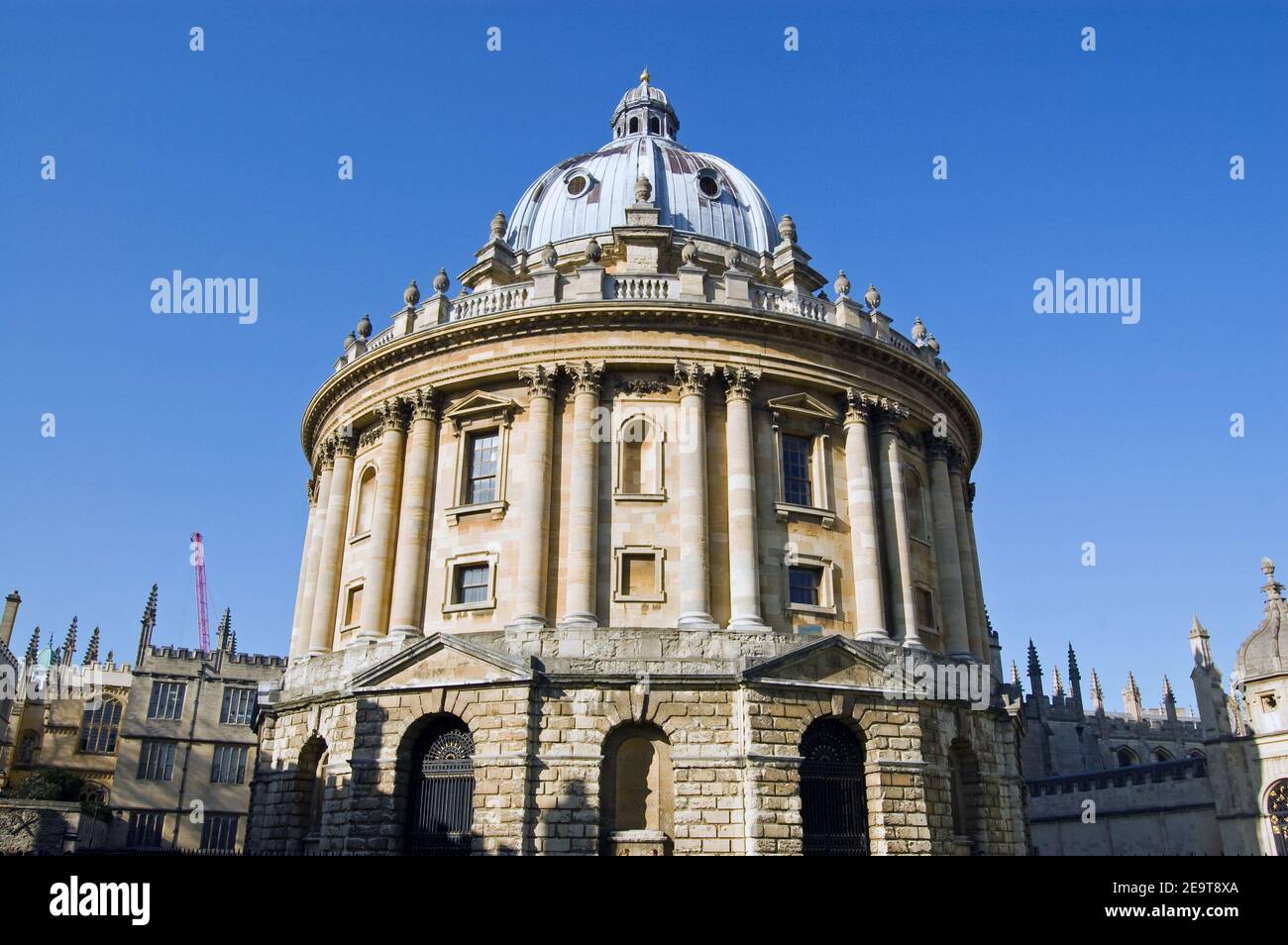 La célèbre caméra ronde Radcliffe, qui fait partie de l'université d'Oxford. Abrite la bibliothèque scientifique. Banque D'Images