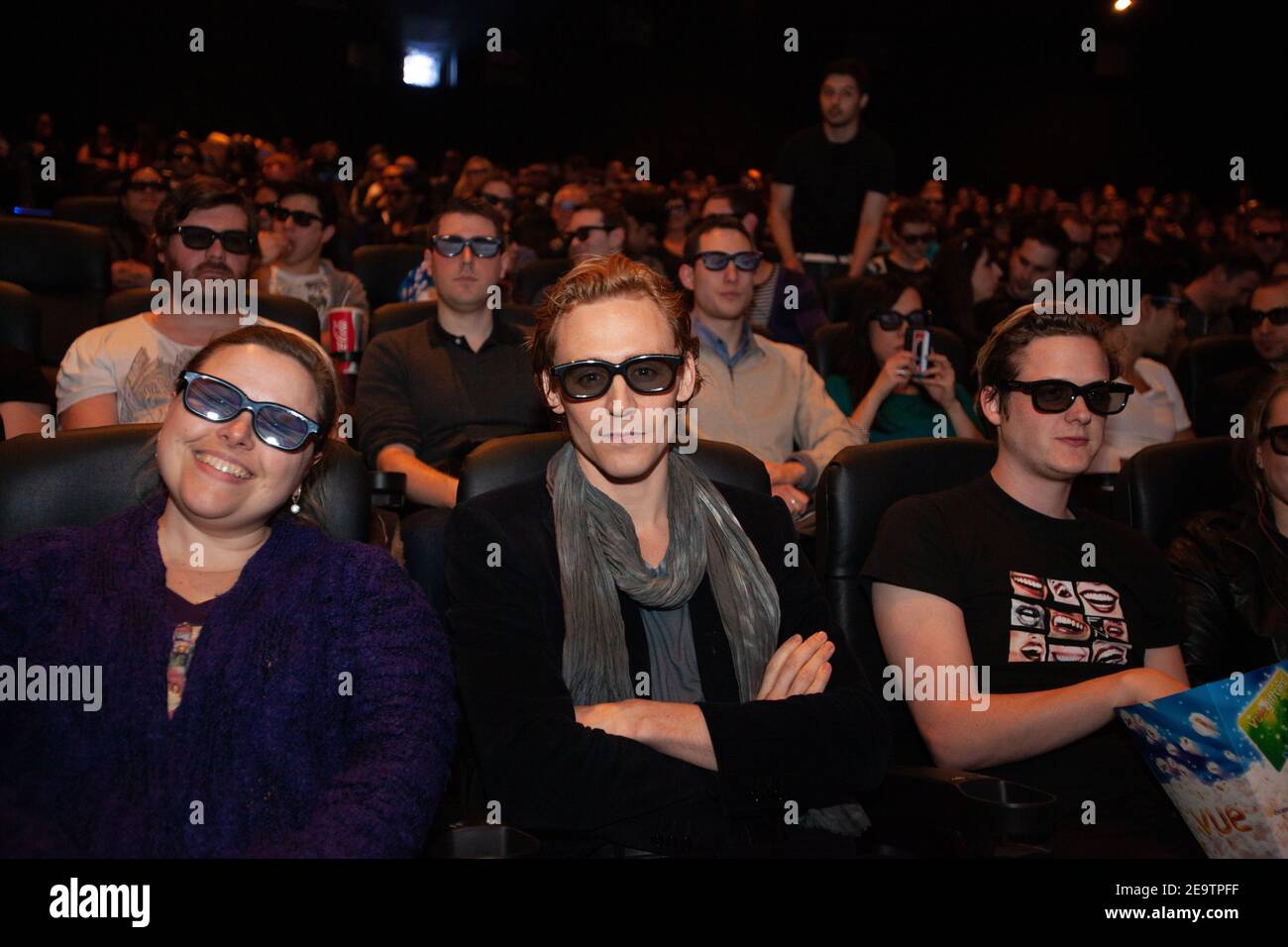 Tom Hiddleston au vue Cinema Extreme assis dans des lunettes 3D Banque D'Images
