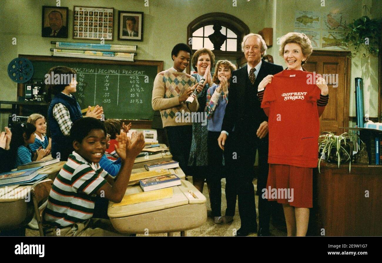 Nancy Reagan sur l'ensemble de la série télévisée 'dia'rent Strokes' avec Conrad bain, Todd Bridges, Dana Plato, Mary JO Cattlett, et Shavar Ross 1983-03-09. Banque D'Images