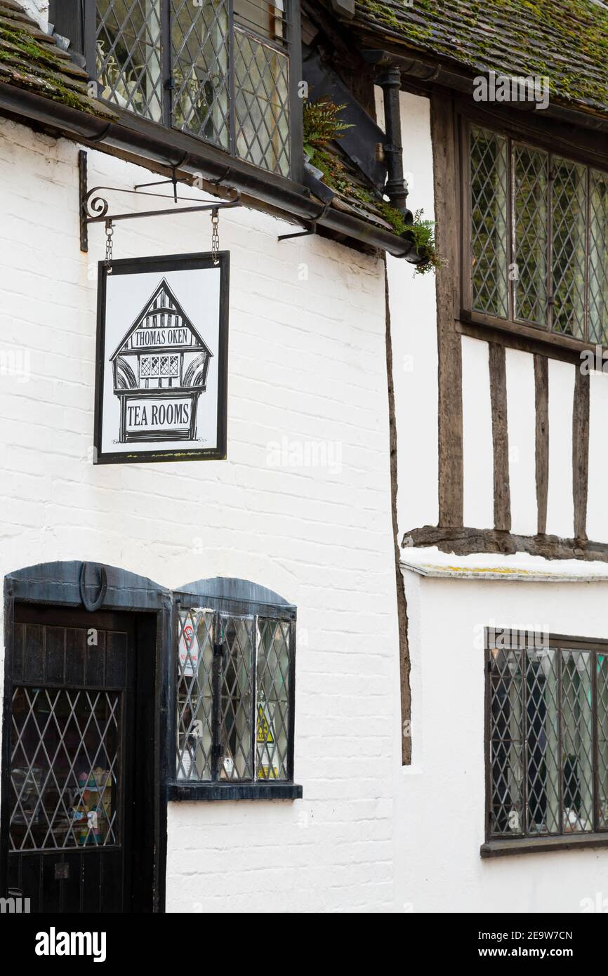 WARWICK, Royaume-Uni - 15 février 2013. Extérieur de Thomas Oken Tea Rooms, un pittoresque magasin de thé anglais dans le centre-ville historique de Warwick, Warwickshire Banque D'Images