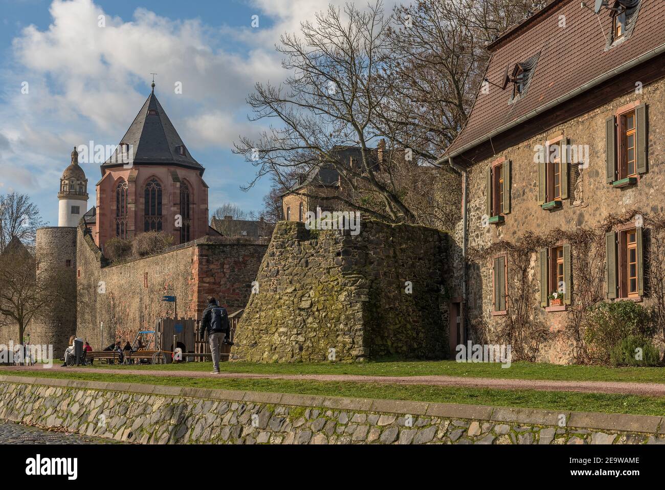 Bâtiments historiques sur la rivière main Frankfurt-Hoechst Banque D'Images