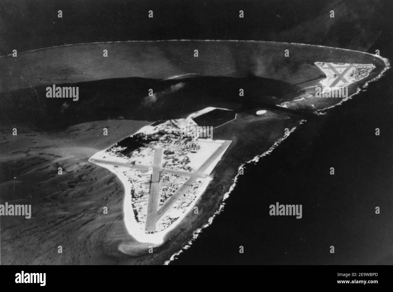Photo aérienne NAS Midway avril 1945. Banque D'Images