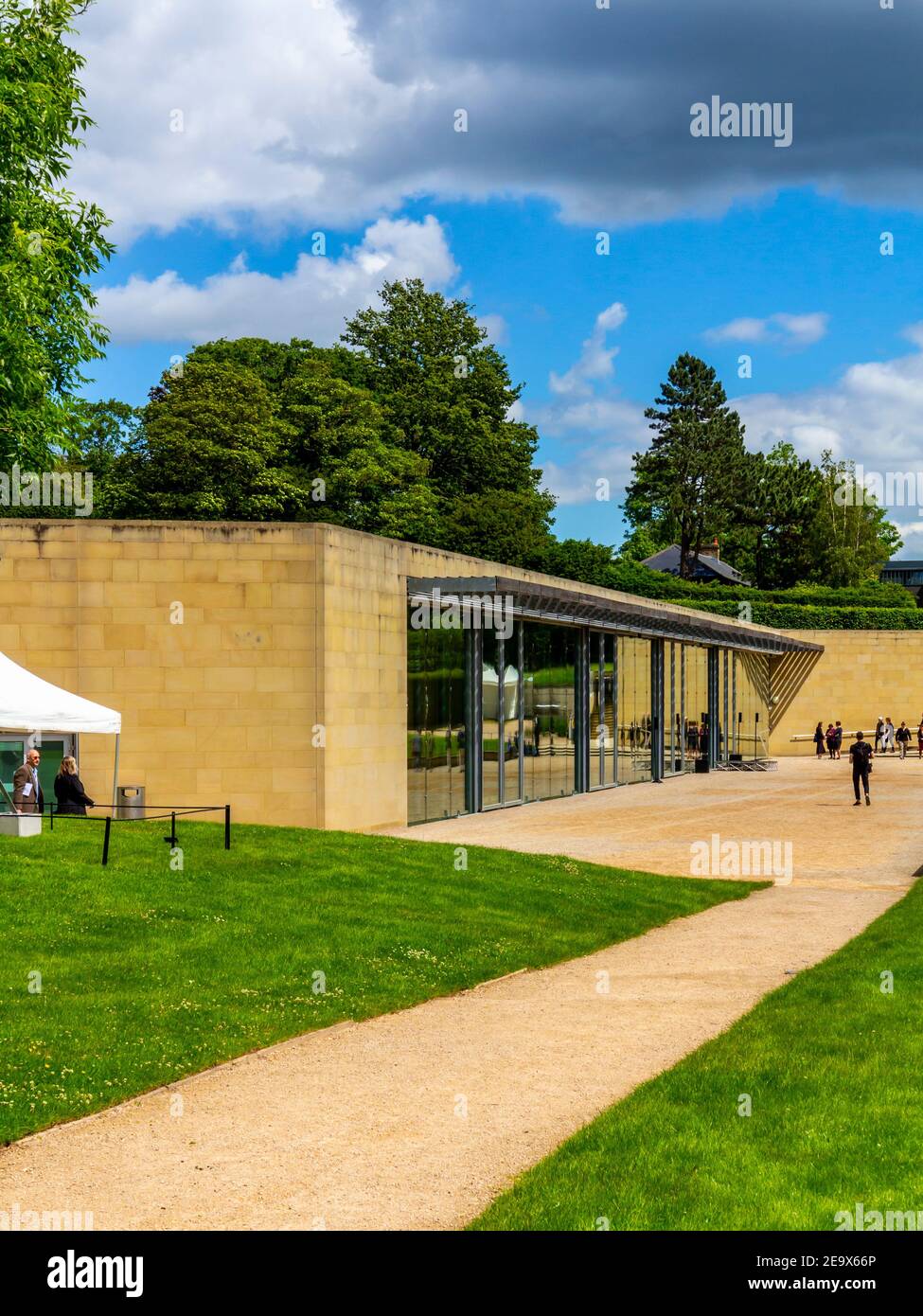 Vue extérieure de la Weston Gallery à la Yorkshire Sculpture Park Wakefield England UK conçu par Feilden Fowles architectes et ouvert en 2019 Banque D'Images