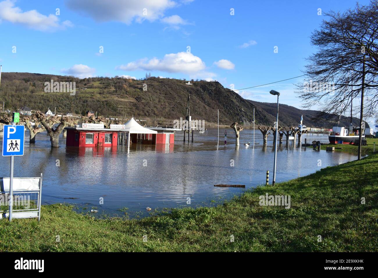 Parc riverain inondé à Brohl-Lützing, Rhin 2021 Banque D'Images