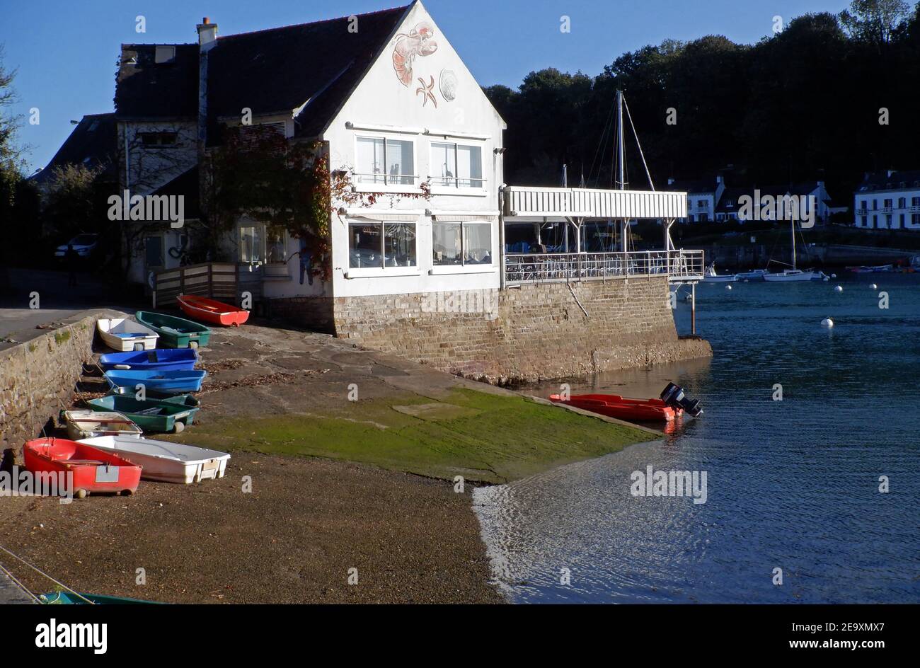 Port de Riec sur Belon sur le fleuve Belon, Restaurant chez Jacky, Finistère, Bretagne, Bretagne, France, Banque D'Images Port de Riec sur Belon sur le fleuve Belon, Restaurant chez Jacky, Finistère, Bretagne, Bretagne, France, Banque D'Images
