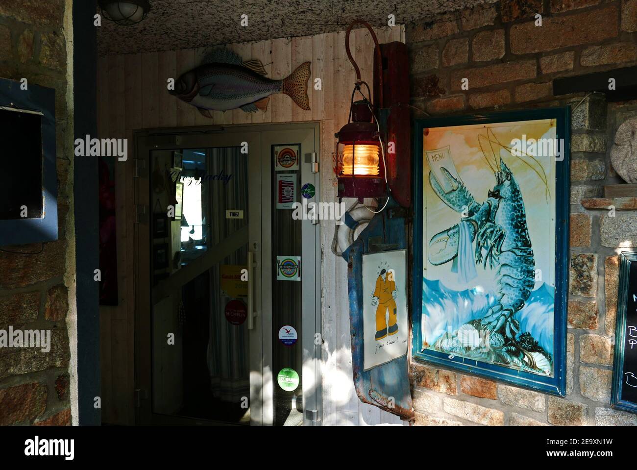 Port de Riec sur Belon sur le fleuve Belon, Restaurant chez Jacky, Finistère, Bretagne, Bretagne, France, Banque D'Images Port de Riec sur Belon sur le fleuve Belon, Restaurant chez Jacky, Finistère, Bretagne, Bretagne, France, Banque D'Images