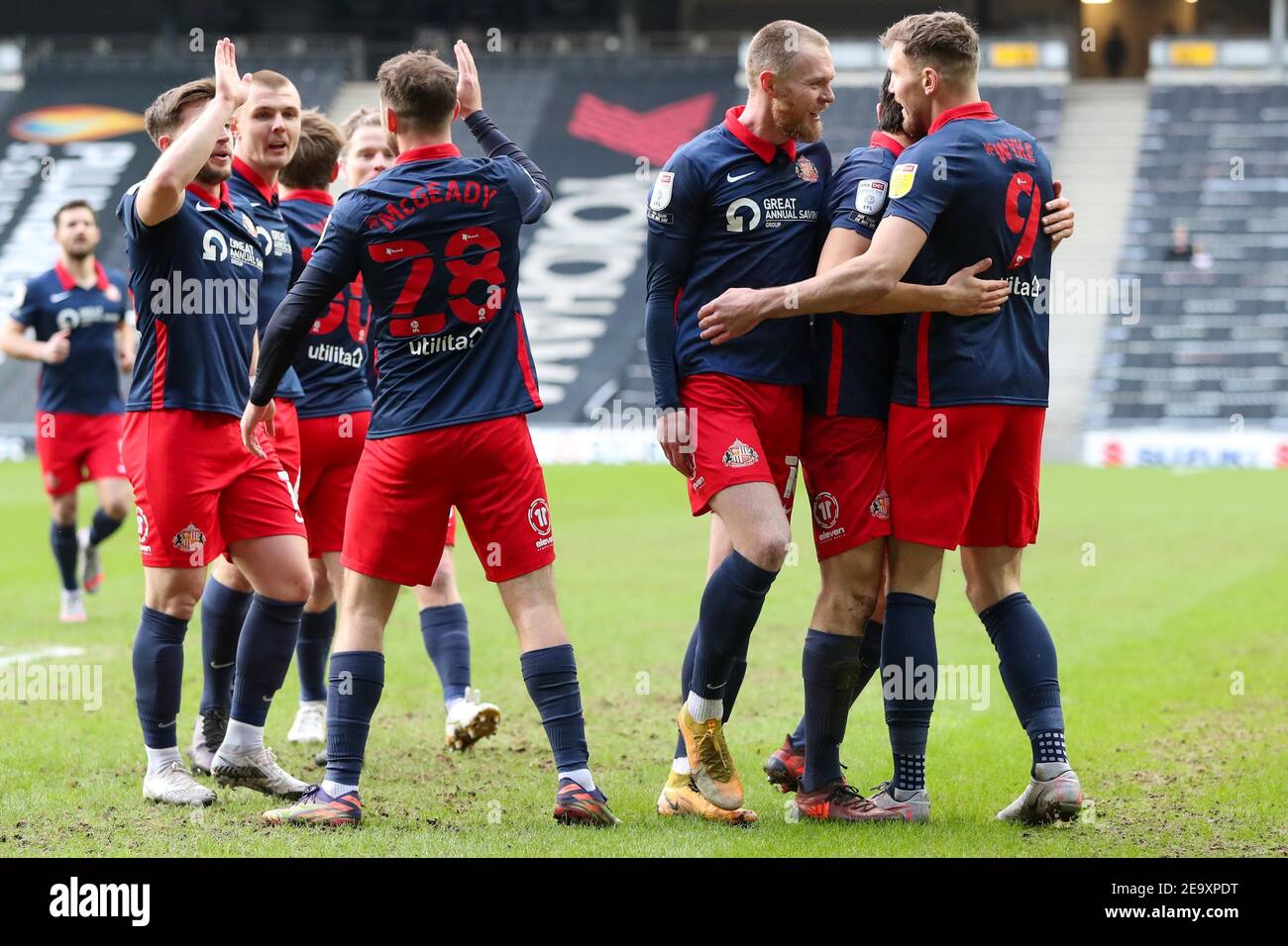 MILTON KEYNES, ANGLETERRE. 6 FÉVRIER : Charlie Wyke fête après avoir obtenu le score de Sunderland, pour prendre l'initiative de le faire 1 - 0 contre les dons de Milton Keynes, lors du match de la Sky Bet League One entre les Dons MK et Sunderland au stade MK, Milton Keynes, le samedi 6 février 2021. (Credit: John Cripps | MI News) Credit: MI News & Sport /Alay Live News Banque D'Images