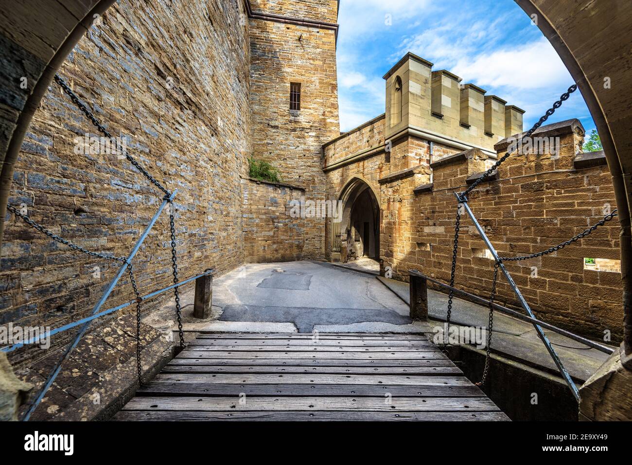 Entrée du château de Hohenzollern, Allemagne, Europe. Ce château en haut de la montagne est un monument célèbre dans les environs de Stuttgart, grand monument allemand. Porte an Banque D'Images