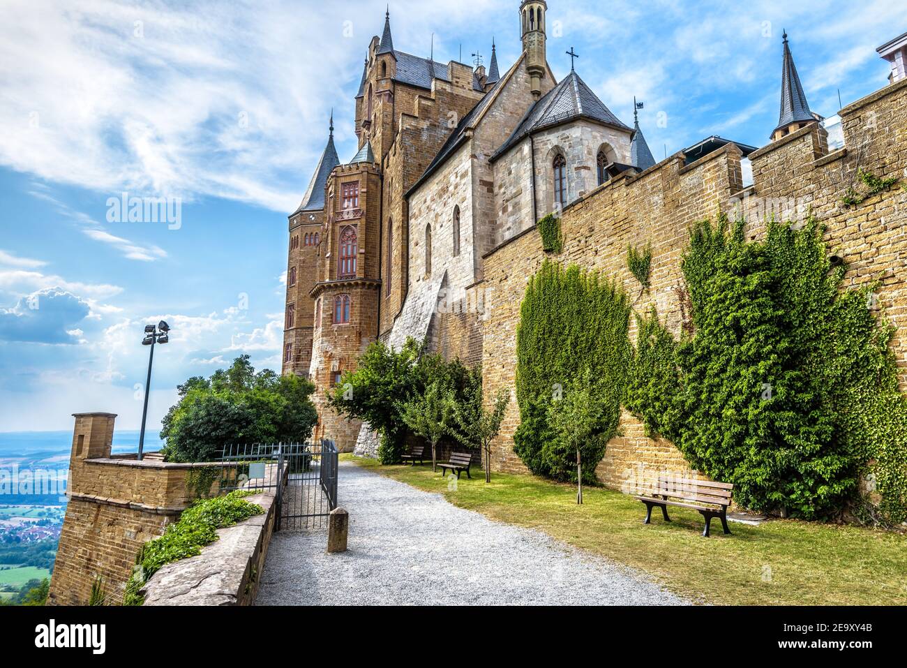 Château de Hohenzollern, Allemagne, Europe. Ce château en haut de la montagne est un monument célèbre dans les environs de Stuttgart, grand monument allemand. Décor gothique c Banque D'Images