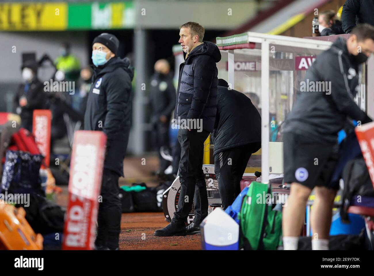 Burnley, Royaume-Uni. 06e février 2021. Graham Potter, directeur de l'Albion de Brighton & Hove, s'intéresse à vous. Premier League Match, Burnley v Brighton & Hove Albion au Turf Moor de Burnley, Lancs, le samedi 6 février 2021. Cette image ne peut être utilisée qu'à des fins éditoriales. Utilisation éditoriale uniquement, licence requise pour une utilisation commerciale. Aucune utilisation dans les Paris, les jeux ou les publications d'un seul club/ligue/joueur. photo par Chris Stading/Andrew Orchard sports Photography/Alamy Live News crédit: Andrew Orchard sports Photography/Alamy Live News Banque D'Images